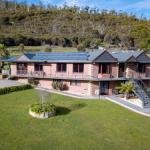 Luxury 6 Bedroom Home with Pool  Spa - Accommodation Whitsundays