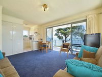 Shoal Towers Unit 6 / 11 Shoal Bay Road - Holiday Adelaide