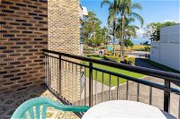 Great location close to waterfront Shops Restaurants  Cafes. - Lennox Head Accommodation
