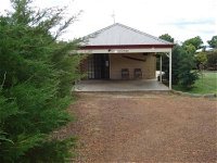 Gumtrees Cottage - Palm Beach Accommodation