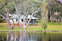 Bushy Lake Chalets - Melbourne Tourism