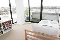 Modern 2 Bedroom Apartment in Melbournes Northcote - Tourism TAS
