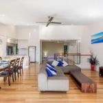 Unit 1 Rainbow Surf Modern two storey townhouse with large shared pool close to beach  shop - Brisbane Tourism