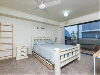3 Peninsula Waters 2 4 Soldiers Point Rd Beautiful Air Conditioned Unit with Pool Lift  WIFI - Accommodation Brisbane