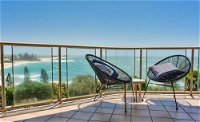 Ocean Front Moffat Beach Private Rooftop Terrace Walk to cafes restaurants - Accommodation ACT