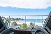 Top Floor Kings Beach Views With Private Rooftop Terrace with spa bath - Accommodation Brisbane