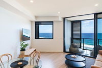 The Edge Luxurious Waterfront Apartment - eAccommodation