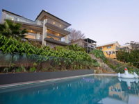 Absolute Waterfront Lakehouse Fishing Point Waterfront Pool Jetty - Accommodation Gladstone
