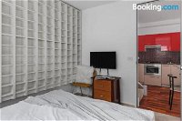 Heart of Sandringham Apartment by Ready Set Host - Accommodation Port Macquarie