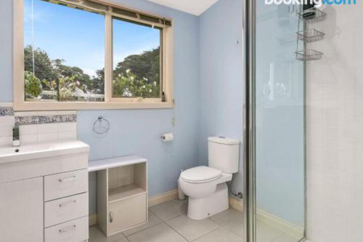 Kernot ACT Accommodation Airlie Beach