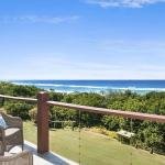 WHITE WAVES 6 OCEAN VIEWS FROM BEACHFRONT BALCONY - Accommodation Bookings