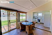 Cottage on River - Tweed Heads Accommodation