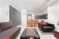 Conveniently Located Luxury Home 10 Mins from CBD - Accommodation BNB