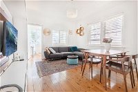 Picturesque Bellevue Hill 2BR Apt H452 - Accommodation Cooktown