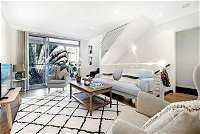 Broabdeach Sleek  Stylish Living - Accommodation Mount Tamborine