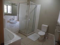 Queen Room With Airport Transfers Or Car Rental - Accommodation Port Macquarie