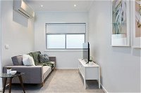 Open  Flowy 1 Bedroom Apartment in Chadstone - Yamba Accommodation
