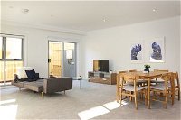 Spacious  Bright 1 Bedroom Apartment - Accommodation Tasmania