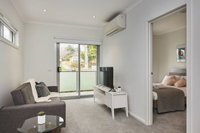 Bright  Updated 1 Bedroom Apartment - Accommodation Tasmania