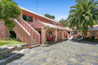 Dolphins Beach House - Mount Gambier Accommodation