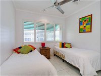 Azure Waters - Accommodation Redcliffe