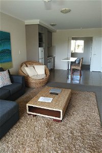 Airlie Central Apartments - eAccommodation