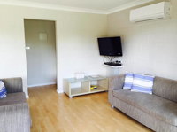 Emerald Apartment - Accommodation NSW