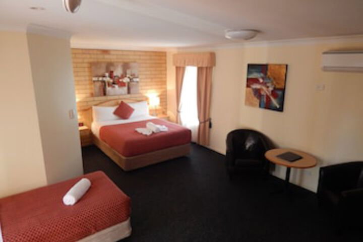 Cotswold Hills QLD Accommodation Redcliffe