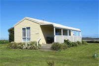High View Family Cottages - QLD Tourism