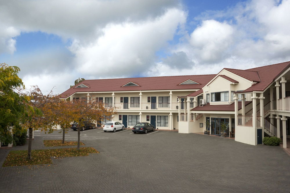 Aubyn Court Spa Motel