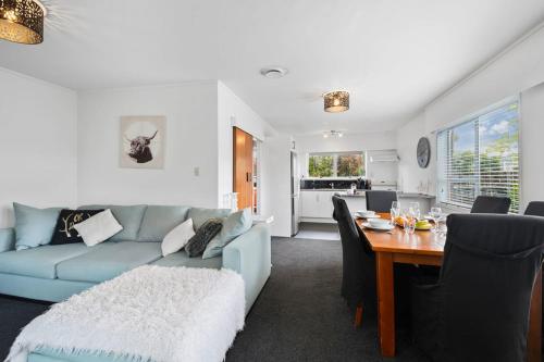 Archies Beach Bach Orewa Holiday Home