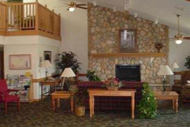 FairBridge Inn  Suites in Caledonia - Accommodation Florida