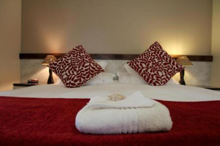 Ibhayi Guest Lodge - Lion Roars Hotels & Lodge - thumb 5