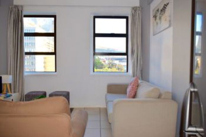 1 Bedroom Flat With Views Of Table Mountain & Lions Head - thumb 7