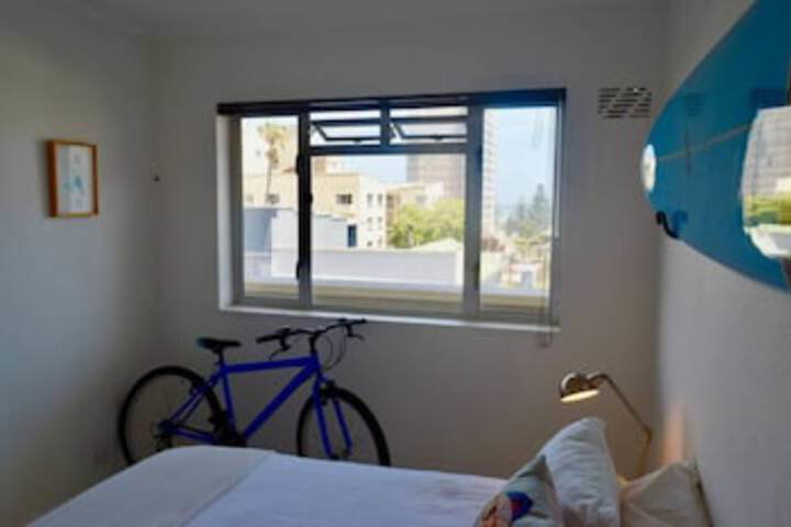 2 Bedroom In Sea Point With Huge Balcony - thumb 3