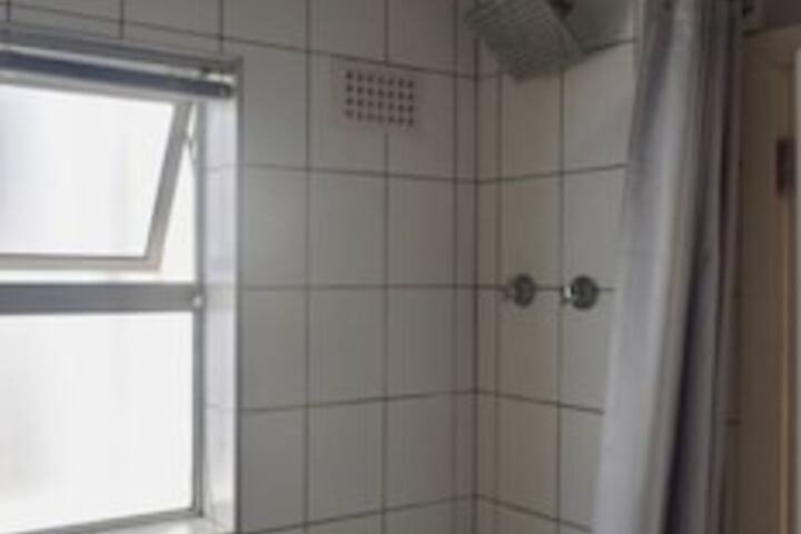 2 Bedroom In Sea Point With Huge Balcony - thumb 6