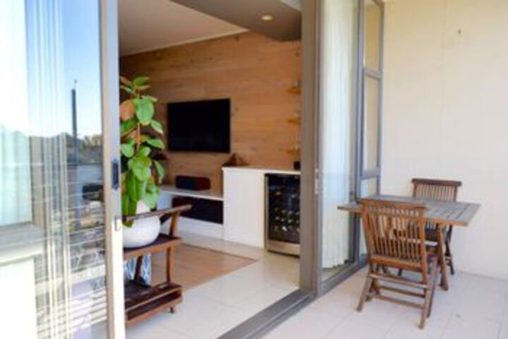 1 Bedroom Apartment In Green Point Cape Town - thumb 3