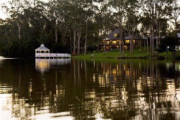 Lincoln Downs Resort Batemans Bay with Tourism Guide