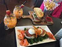 Aliza's Place Cafe - Pubs Perth