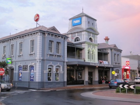 Oakleigh Junction Hotel - thumb 0