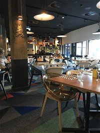 Roadhouse Bar and Grill - Melbourne Tourism