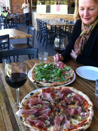 Bastoni Pizzeria - Australia Accommodation