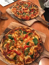 The Cave Wood Fire Pizza - Accommodation Mount Tamborine