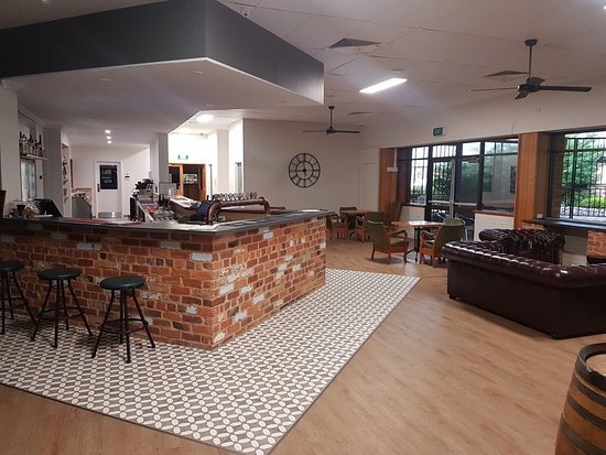 West Peak Hotel - Northern Rivers Accommodation