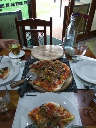 Eildon Woodfire Pizza - Broome Tourism