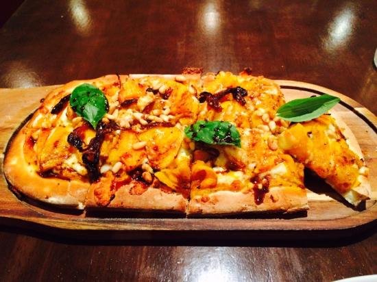 four hands pizza bar  grill - Surfers Paradise Gold Coast