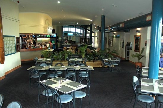 The Family Bistro at The Golden Sands Tavern - New South Wales Tourism 