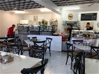 EClairs Coffe Shop