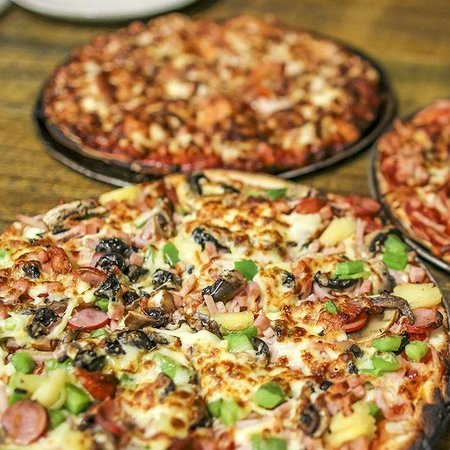 The cave wood fired pizza bar - Tourism Gold Coast