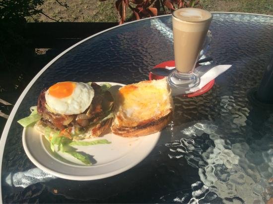 Robyn's Cafe - Northern Rivers Accommodation